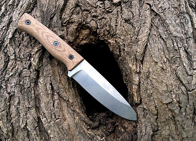 Нож и дерево