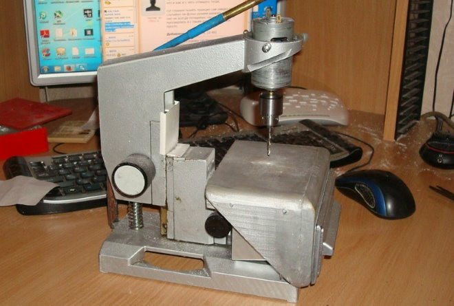 Сверлильный станок из старого микроскопа